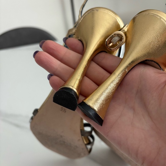 DEE OCLEPPO Carmel Sandals Gold and Silver Strappy Heels sz 9.5 - Picture 10 of 14